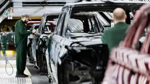 JLR Supply Chain Workers Reportedly Instructed to Apply for Universal Credit, Union Claims