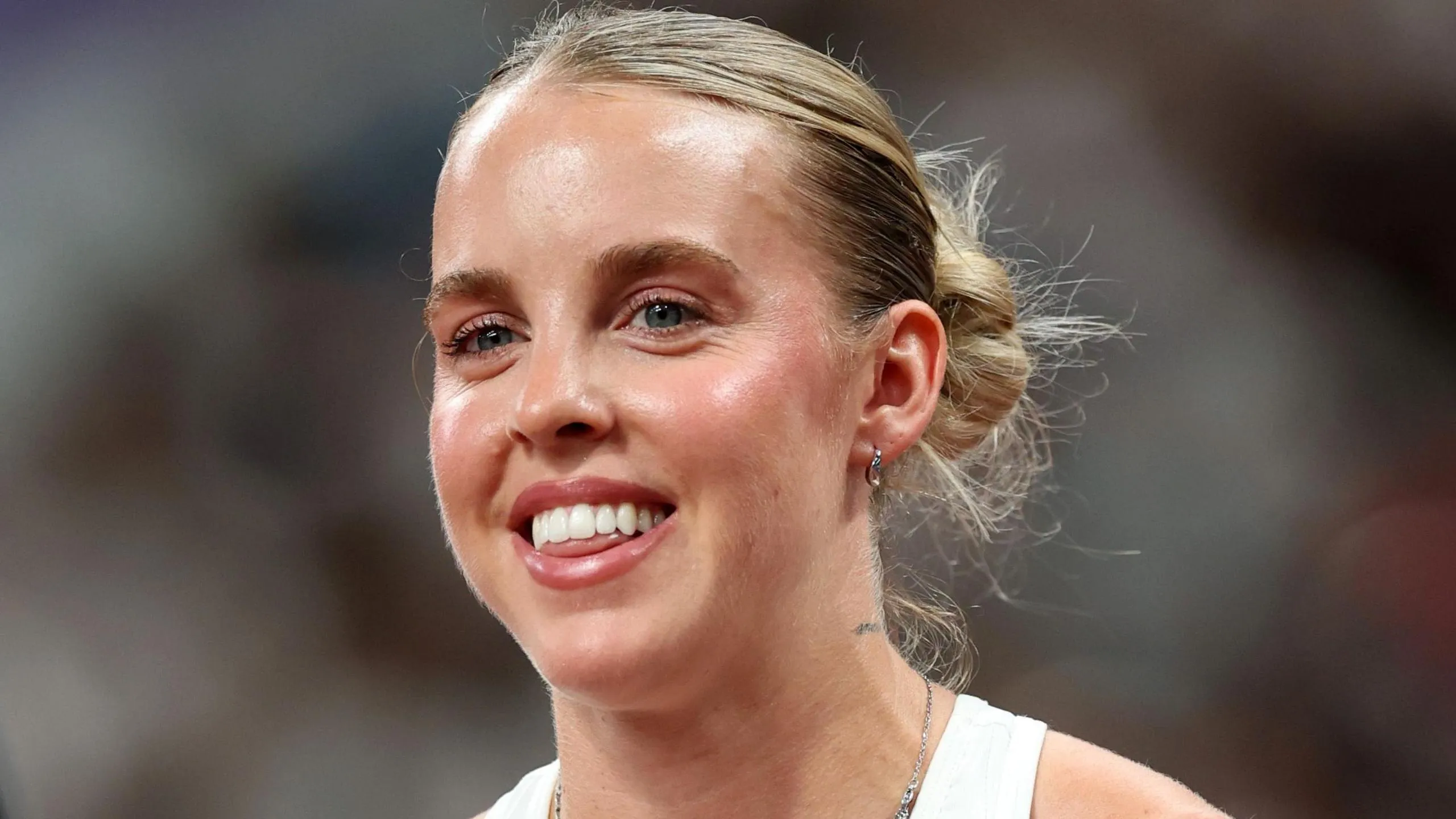 The British star Launches World Title Quest with Winning Start